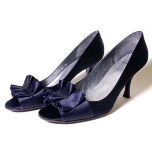 Stuart Weitzman Navy Fabric Shoes w/ Leather Sole